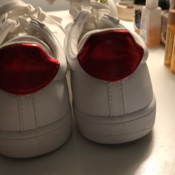 Sneakers - Picture 4 of 5